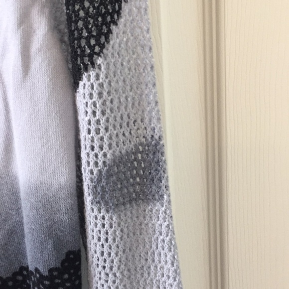 Ladies top - Picture 3 of 3